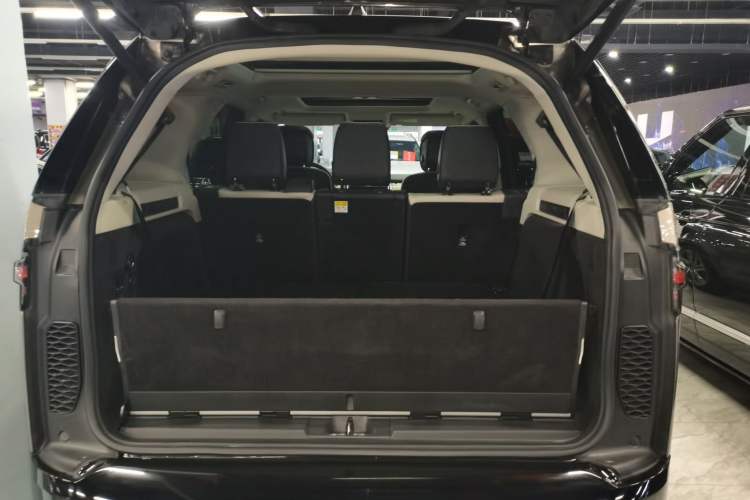 Used Land Rover Discovery 2021 360 PS R-Dynamic HSE
