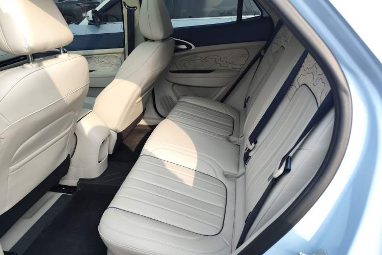 Used ORA Good Cat 2023 401 km Standard Range Prestige Version Lithium Iron Phosphate
