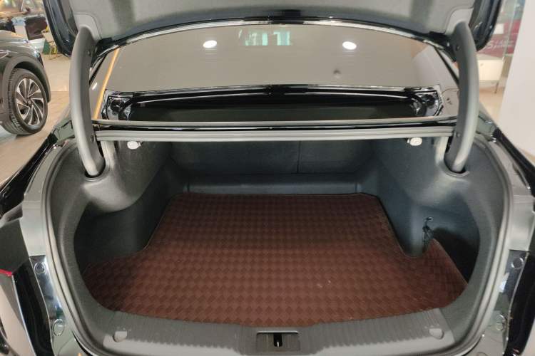 Used Hongqi H5 2024 2.0T Automatic Smart Connect Flagship Edition
