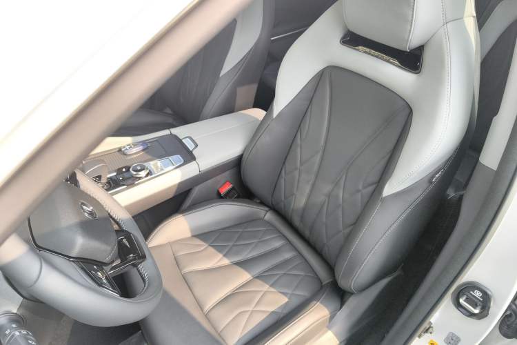 Used Changan CS75 PLUS 2024 3rd Generation Champion Edition 1.5T Intelligent Drive Dynamic Model
