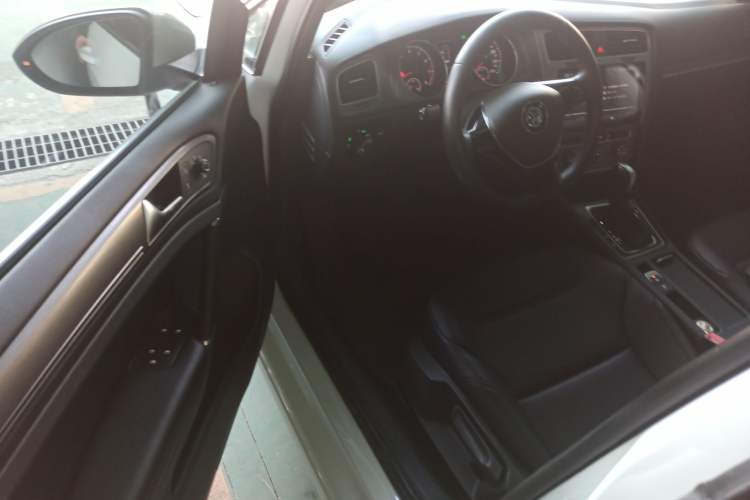 Used Volkswagen Golf 2015 1.4TSI Automatic Comfort Model
