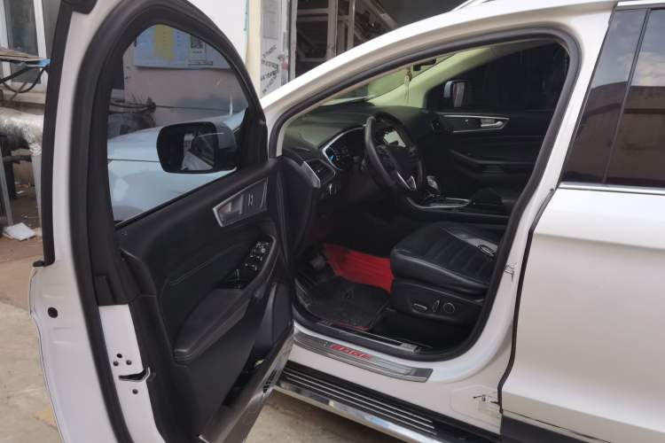 Used Ford Edge 2016 EcoBoost 245 Four-Wheel Drive Titanium Edition 7-Seater
