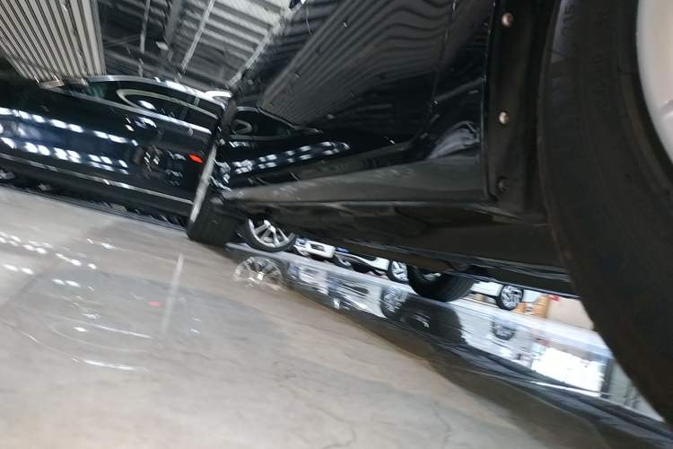 Used Lexus ES 2014 300h Elite Edition
