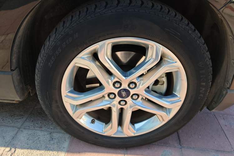 Used Ford Edge 2015 2.0T GTDi 4x4 High-Grade Model
