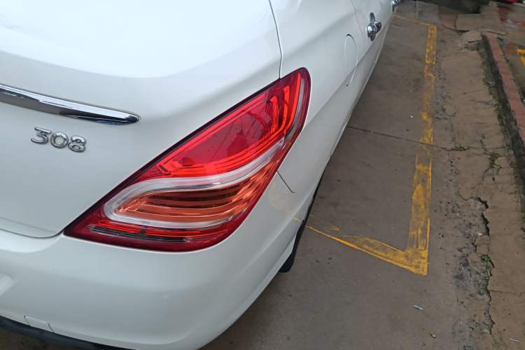 Used Peugeot 308 2014 Enjoy Edition Classic 1.6L Manual YouShang Model
