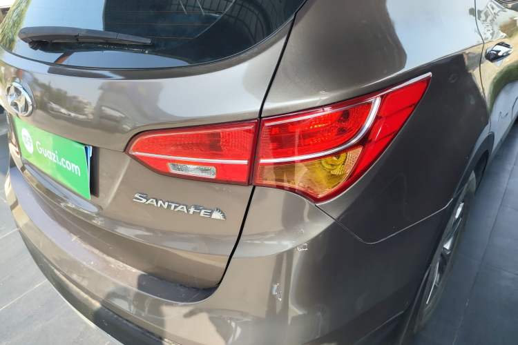 Used Hyundai Santa Fe 2015 2.4L Automatic Two-Wheel Drive Smart Version 5 Seats
