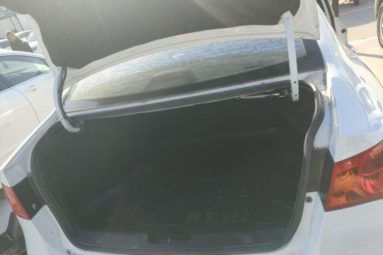 Used Roewe 350 2015 1.5L Manual Luxury Sunroof Edition
