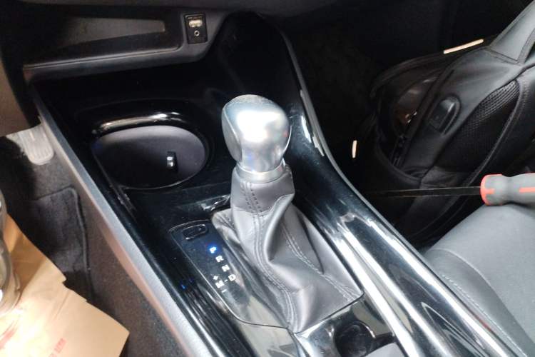 Used Toyota IZOA 2018 2.0L Yichi Version China VI Standard