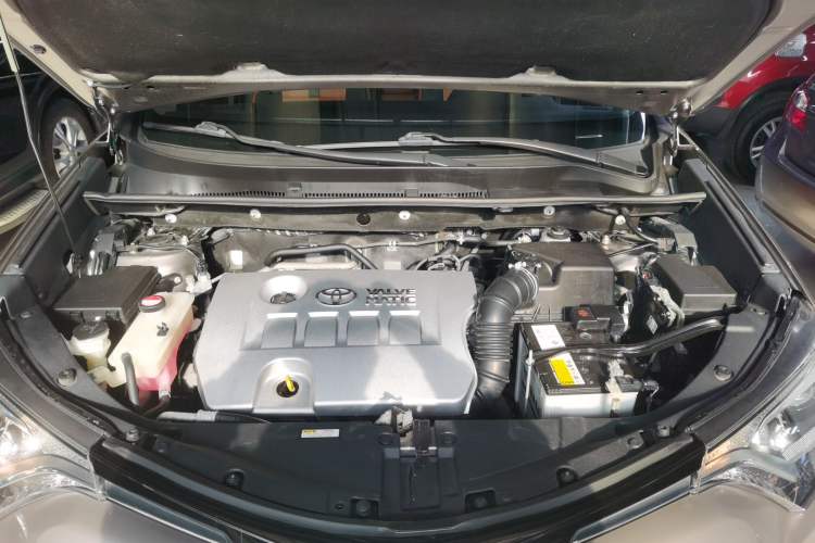 Used Toyota RAV4 2016 2.0L CVT Two-Wheel Drive Fashion Edition China V Standard
