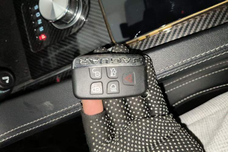 Used Jaguar F-PACE 2016 2.0T Two-Wheel-Drive R-Sport Sport Edition
