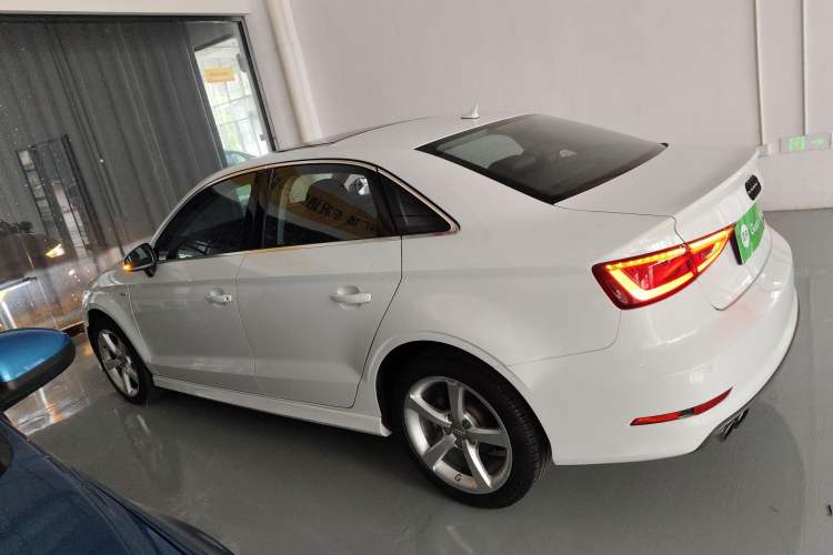 Used Audi A3 2014 Limousine 40 TFSI S line Luxury Model
