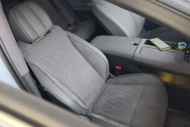 Used VOYAH PASSION 2023 Four-Wheel Drive Long-Range Version