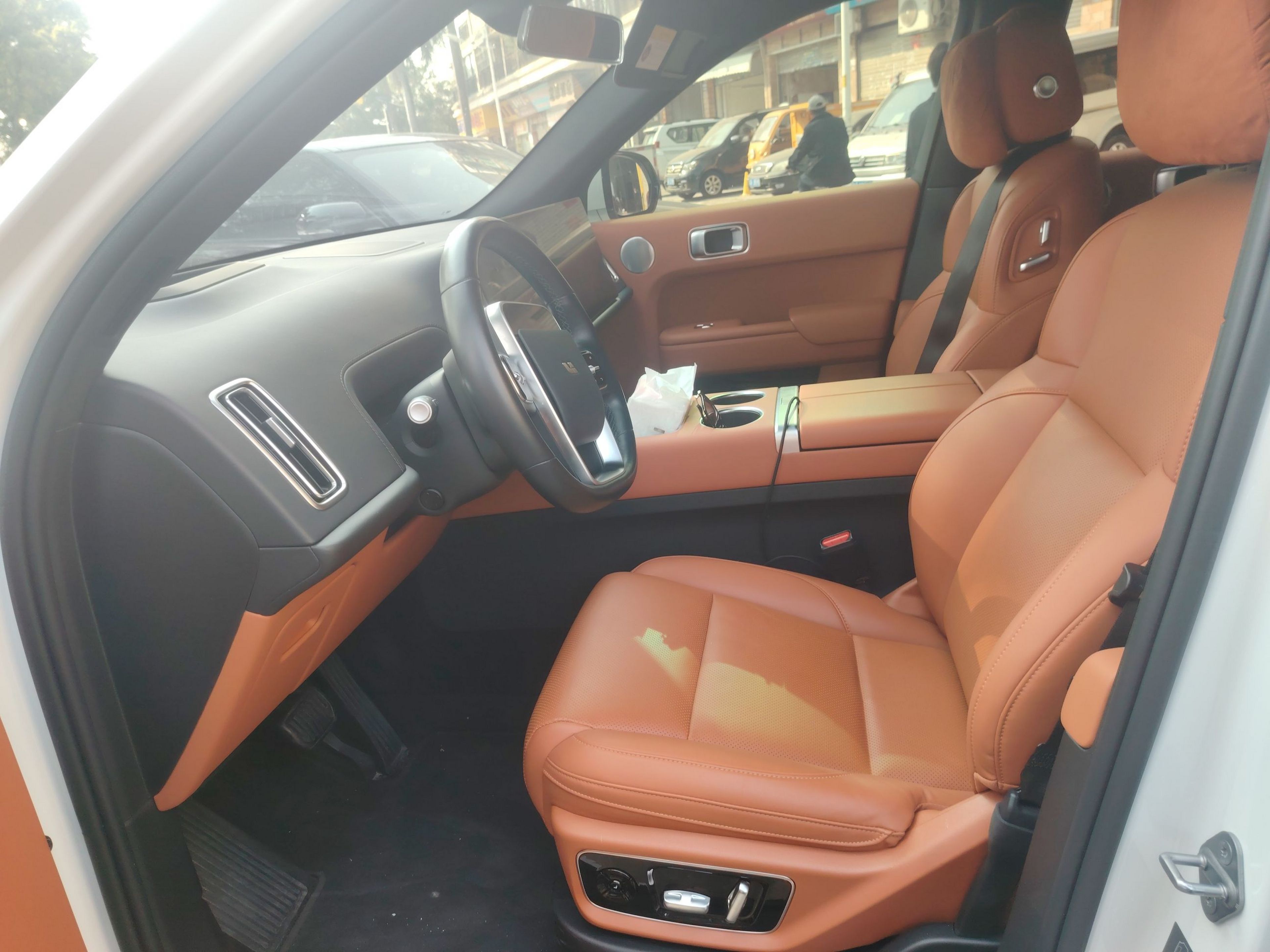 Переднее сиденье в автомобиле