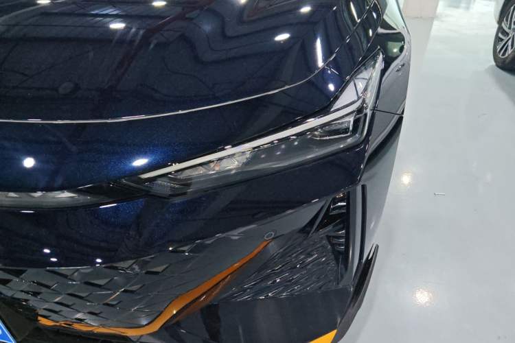 Used Changan UNI-V 2025 1.5T 500Bar Prestige Sporty Version
