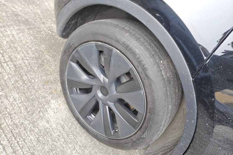 Used Tesla Model Y 2023 Rear-Wheel-Drive Version
