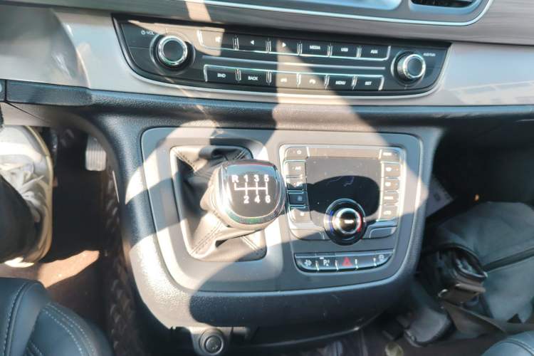 Used SAIC MAXUS G10 2021 2.0T Manual Elite Edition Diesel 7-Seater
