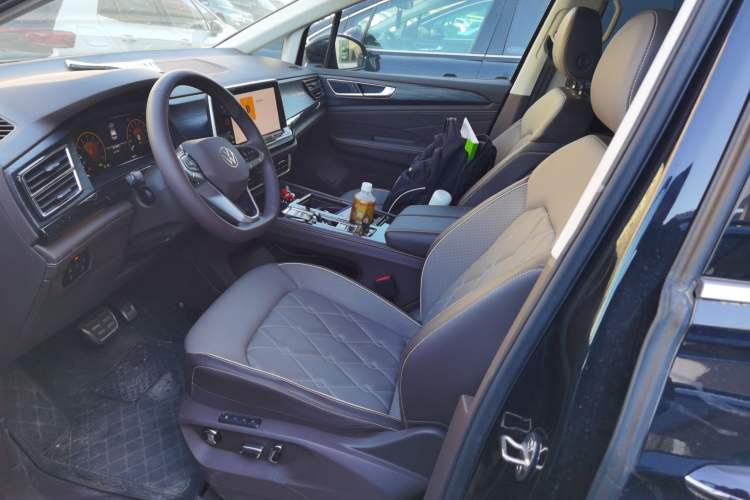 Used Volkswagen Viloran 2024 380TSI Premium Edition
