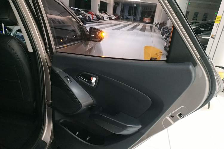 Used Hyundai ix35 2015 2.0L Automatic 2WD Smart Type China IV