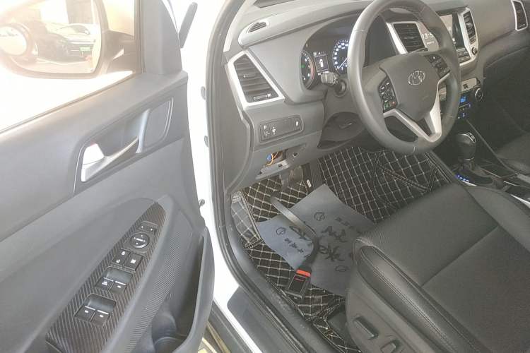 Used Hyundai Tucson 2018 1.6T Dual-Clutch Two-Wheel Drive 15th Anniversary Special Edition