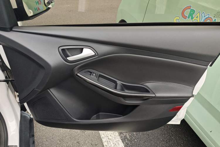 Used Ford Focus 2017 Hatchback EcoBoost 125 Automatic - Ultra-Powerful Style Edition with Smart Drive Features
