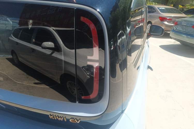 Used Baojun KiWi EV 2022 Artist Lite Edition Lithium Iron Phosphate
