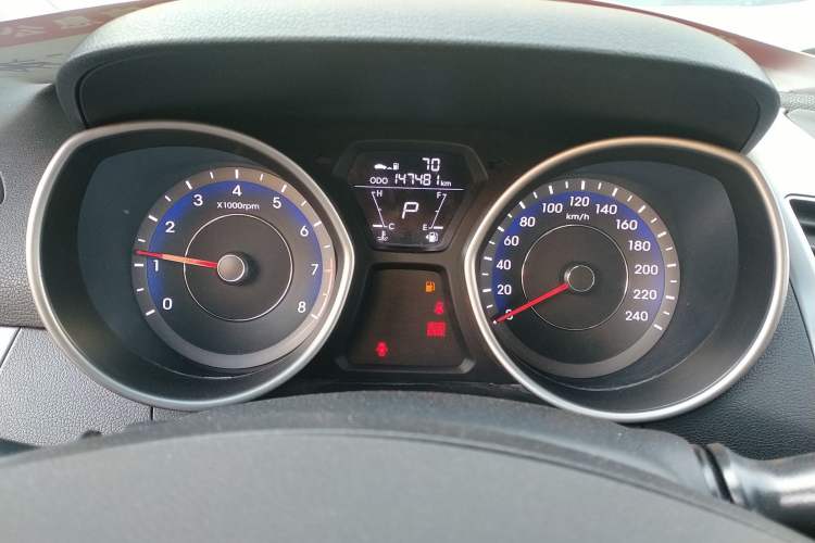 Used Hyundai Elantra 2015 1.6L Automatic Fashion Model