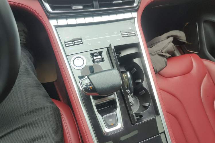 Used Changan CS85 COUPE 2023 1.5T DCT Luxury Version