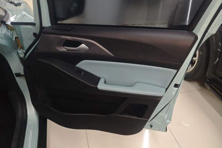 Used Geometry E Firefly 2024 401 km Fluorescent
