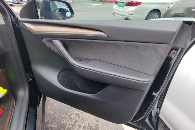 Used Tesla Model Y 2021 Long-Range All-Wheel-Drive Version
