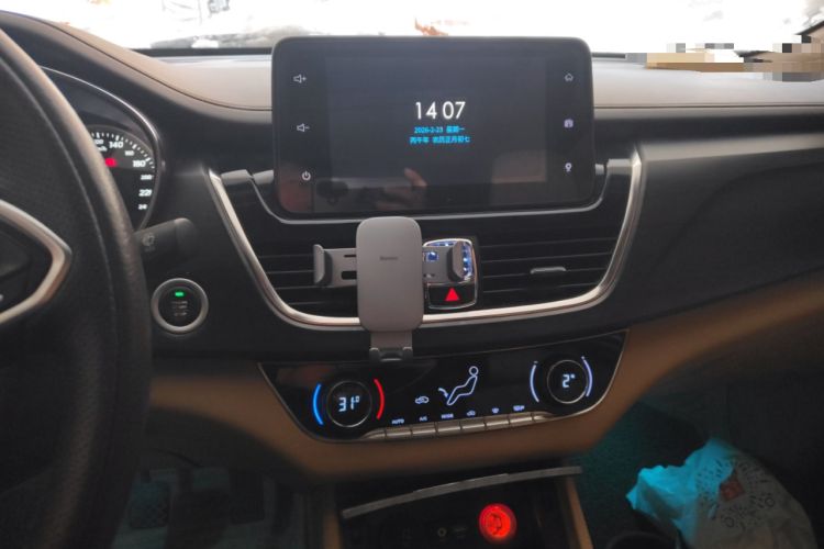 Used Baojun 730 2017 1.5T Manual Prestige Version 7 Seats
