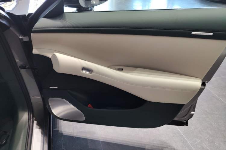 Used  YU7 2025 Ultra-Long Range Rear-Wheel Drive Version
