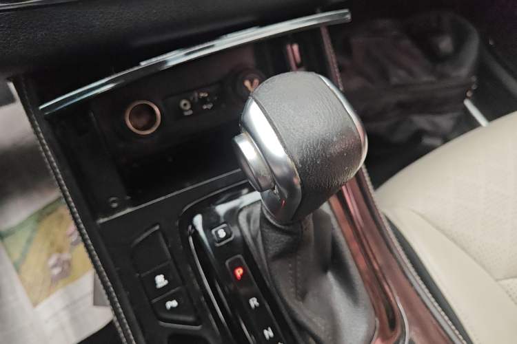 Used Baojun 730 2017 1.5T DCT Flagship Model 7 Seats China V Emission Standard
