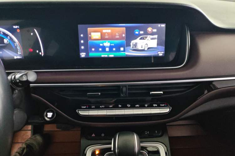 Used GAC Trumpchi M6 2021 PRO 270T Automatic Luxury Edition
