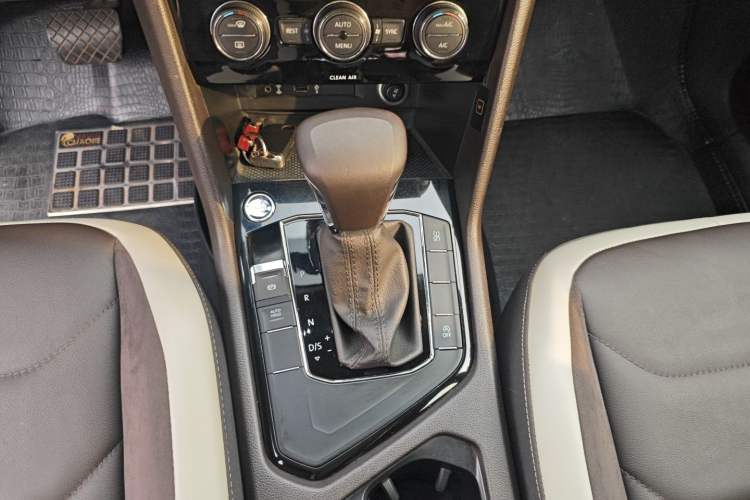 Used Volkswagen Tiguan L 2017 330TSI Automatic Two-Wheel Drive Luxury Edition
