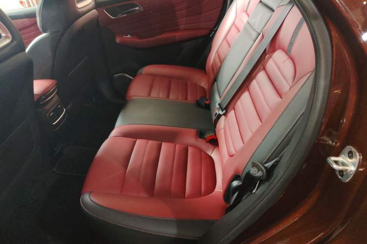 Used MG HS 2018 30T Automatic Two-Wheel Drive Trophy Edition—High-Octane V-Model
