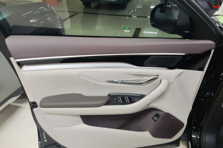 Used BYD Song PLUS New Energy 2025 EV Intelligent Driving Edition 520km Luxury Model
