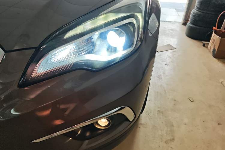 Used Buick Envision 2016 20T Two-Wheel-Drive Elite Model
