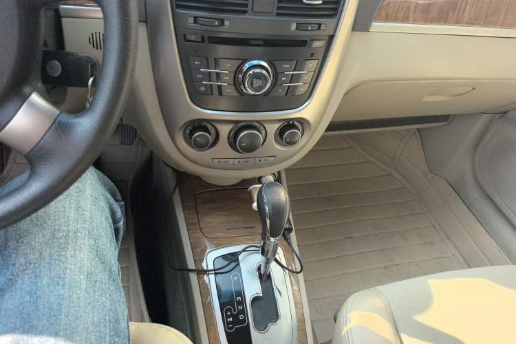 Used Buick Excelle 2015 1.5L Automatic Classic Model
