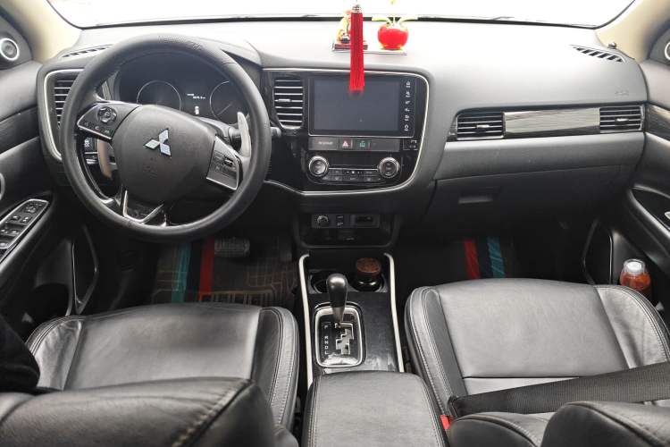 Used Mitsubishi Outlander 2019 2.4L 4x4 Zhi Xiang Edition 5 Seats China VI Standard
