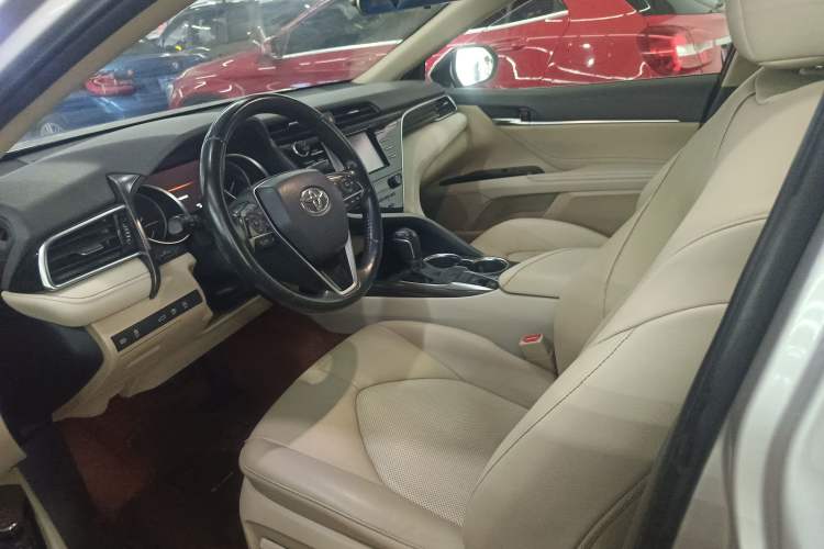 Used Toyota Camry 2018 2.0G Luxury Edition
