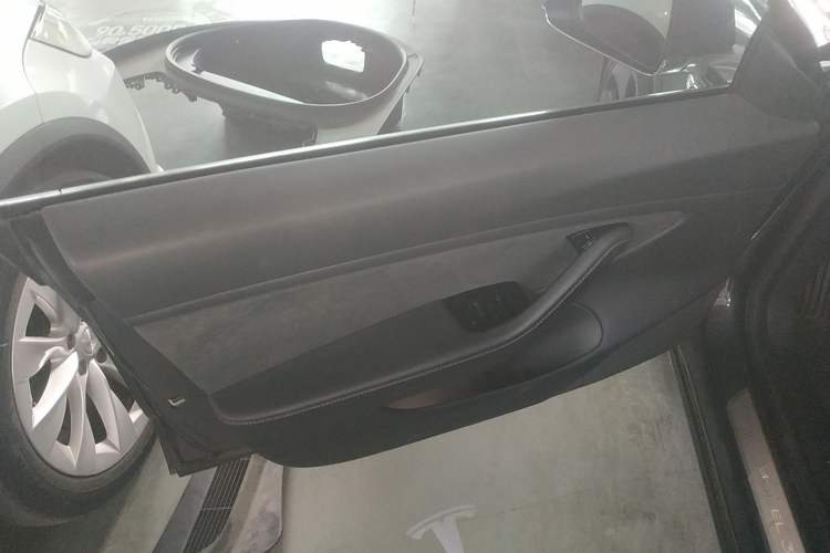 Used Tesla Model 3 2019 Long-Range Rear-Wheel-Drive Version
