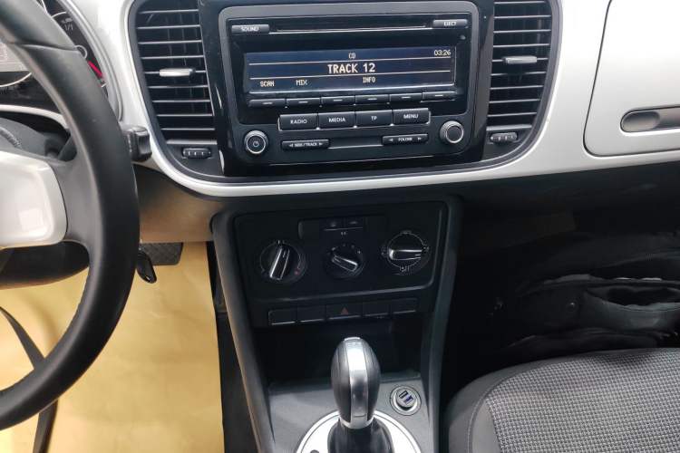 Used Volkswagen Beetle 2015 180TSI model
