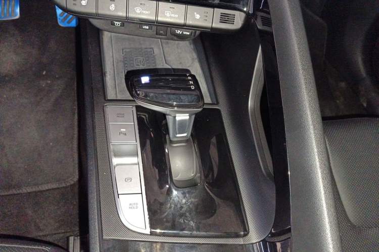 Used Hyundai Elantra 2023 1.5L CVT LUX Prestige Edition
