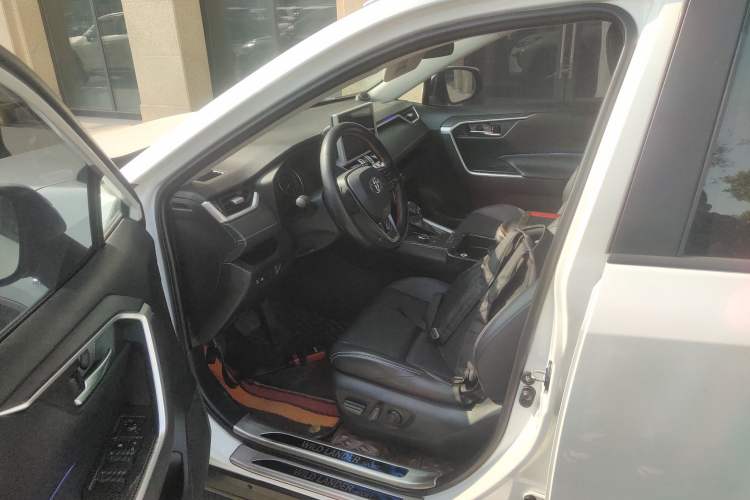 Used Toyota Wildlander 2020 Dual-Motor 2.5L E-CVT Four-Wheel Drive Luxury Edition
