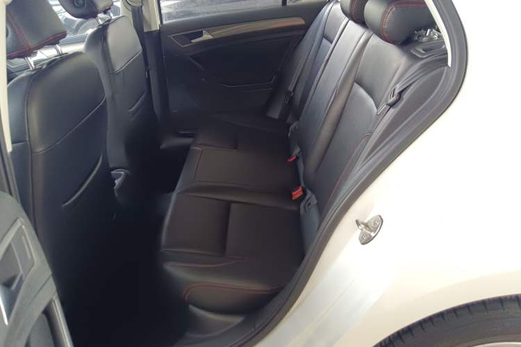 Used Volkswagen Golf 2015 1.6L Automatic Fashion Model
