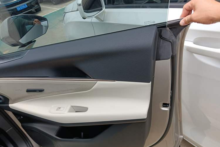 Used Lynk & Co 08 EM-P 2023 245km Ultra-Long Range Halo
