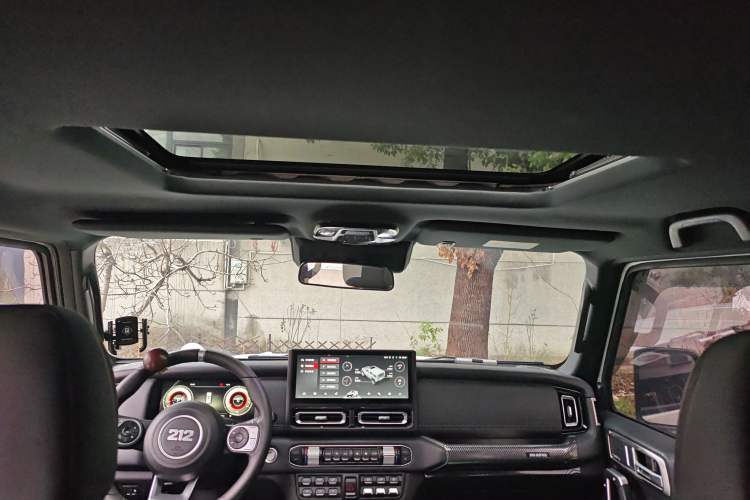 Used 212 T01 2024 2.0T Mechanic
