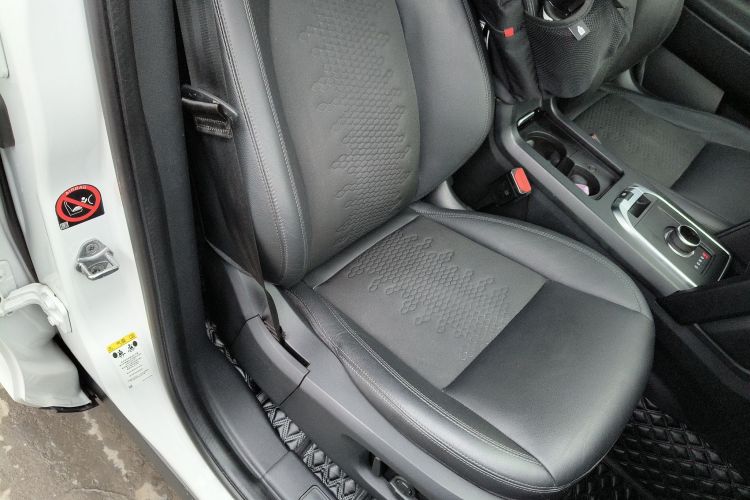 Used Land Rover Discovery Sport 2019 240 PS PURE Edition China VI Standard
