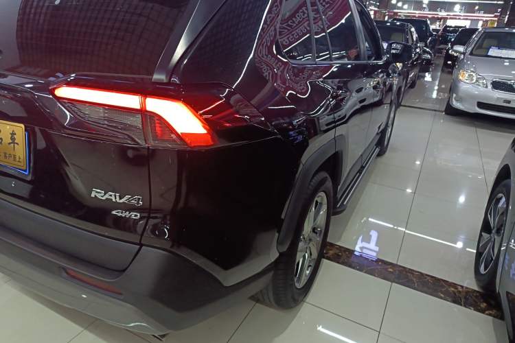 Used Toyota RAV4 2020 2.0L CVT 4x4 Trend Edition
