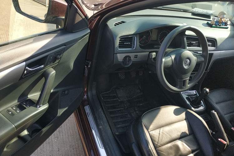 Used Volkswagen Lavida 2013 Restyled Classic 1.6L Manual Comfort Edition